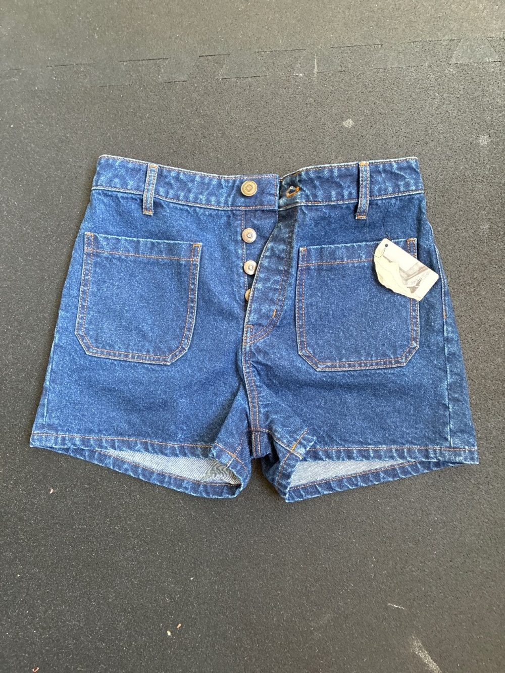 NWOT Chelsea and Violet denim shorts,size 27